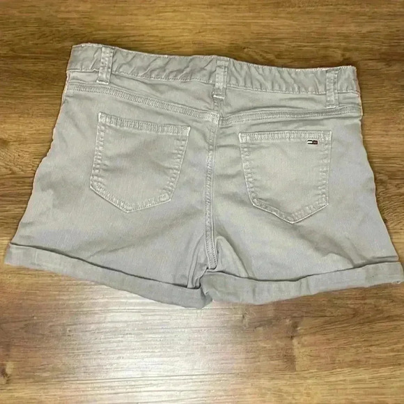 Tommy Hilfiger 2012 Women’s 8 Stretch Cuffed Khaki Shorts - Picture 2 of 8
